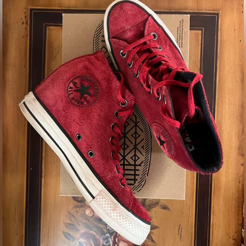 Converse Womens Chuck Taylor Lux Hidden Wedge Heel Red Suede Shoes Sneakers Sz 8